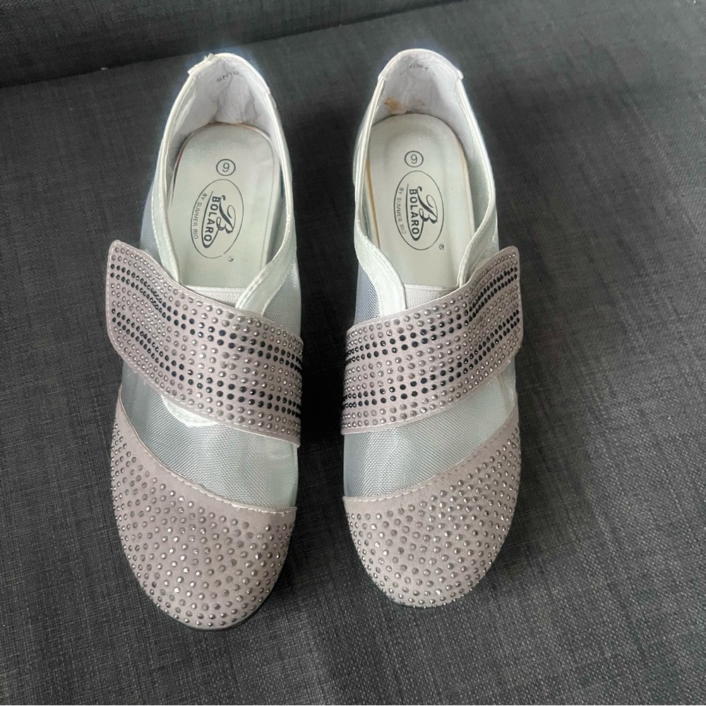 Bolaro Elegant silver size 9 Gray Women's Velcro slip on shoe with embellishment